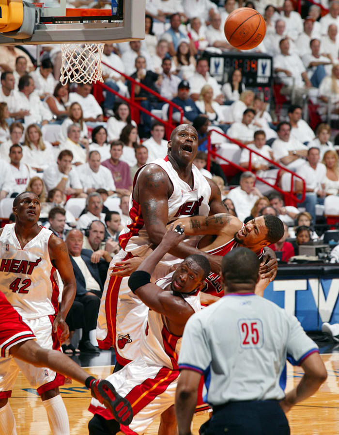 2006-shaquille-o-neal-tyson-chandler-dwyane-wade-015415647.jpg